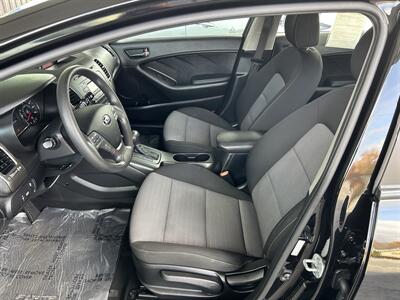 2016 Kia Forte5 LX   - Photo 8 - Butler, PA 16001