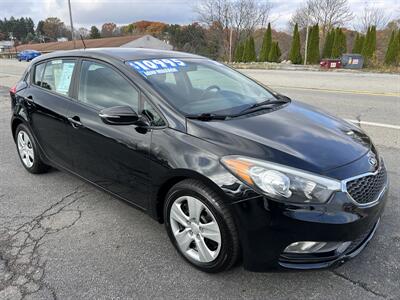 2016 Kia Forte5 LX   - Photo 6 - Butler, PA 16001