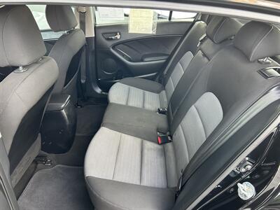 2016 Kia Forte5 LX   - Photo 13 - Butler, PA 16001