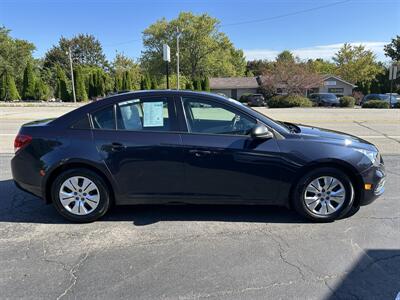 2015 Chevrolet Cruze LS Auto   - Photo 4 - Butler, PA 16001