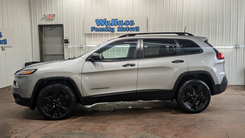 2016 Jeep Cherokee Sport Altitude   - Photo 1 - Butler, PA 16001