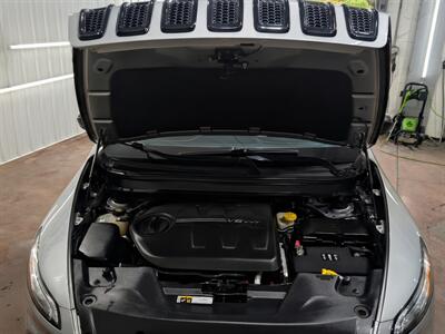 2016 Jeep Cherokee Sport Altitude   - Photo 8 - Butler, PA 16001