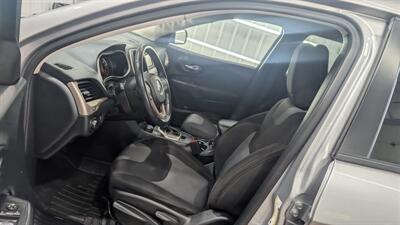 2016 Jeep Cherokee Sport Altitude   - Photo 11 - Butler, PA 16001