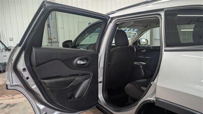 2016 Jeep Cherokee Sport Altitude   - Photo 12 - Butler, PA 16001