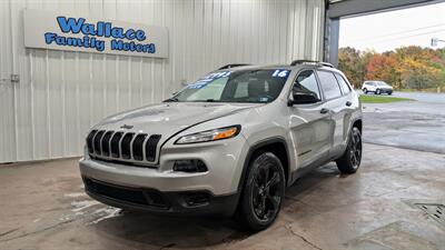 2016 Jeep Cherokee Sport Altitude   - Photo 2 - Butler, PA 16001