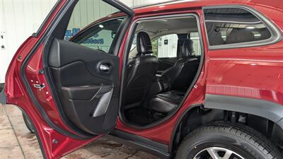 2016 Jeep Cherokee Trailhawk   - Photo 12 - Butler, PA 16001