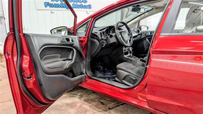 2016 Ford Fiesta SE   - Photo 10 - Butler, PA 16001