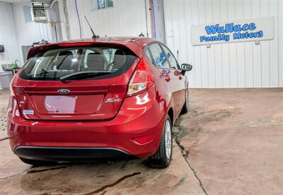 2016 Ford Fiesta SE   - Photo 4 - Butler, PA 16001