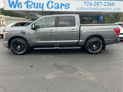 2017 Nissan Titan SV  