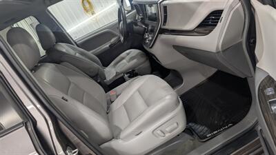 2016 Toyota Sienna XLE 7-Passenger   - Photo 16 - Butler, PA 16001