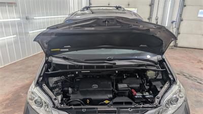 2016 Toyota Sienna XLE 7-Passenger   - Photo 7 - Butler, PA 16001