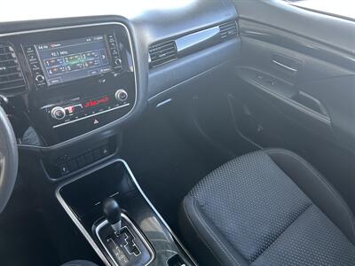 2020 Mitsubishi Outlander ES   - Photo 10 - Butler, PA 16001