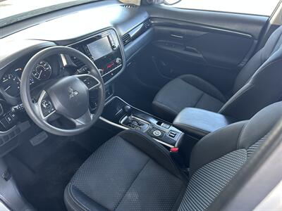 2020 Mitsubishi Outlander ES   - Photo 8 - Butler, PA 16001