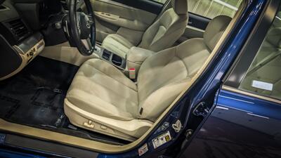2011 Subaru Legacy 2.5i Premium   - Photo 11 - Butler, PA 16001