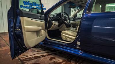 2011 Subaru Legacy 2.5i Premium   - Photo 10 - Butler, PA 16001