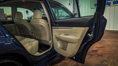 2011 Subaru Legacy 2.5i Premium   - Photo 16 - Butler, PA 16001