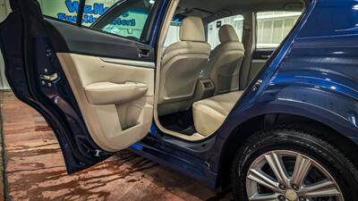 2011 Subaru Legacy 2.5i Premium   - Photo 12 - Butler, PA 16001