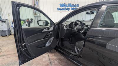 2017 Mazda MAZDA3 Sport   - Photo 10 - Butler, PA 16001