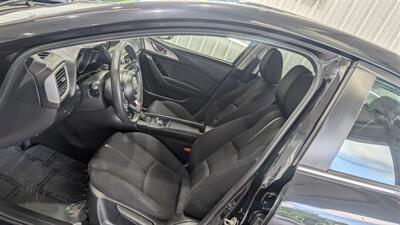 2017 Mazda MAZDA3 Sport   - Photo 11 - Butler, PA 16001