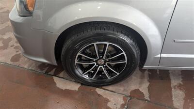 2016 Dodge Grand Caravan SXT Plus   - Photo 9 - Butler, PA 16001