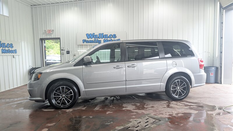 2016 Dodge Grand Caravan SXT Plus   - Photo 1 - Butler, PA 16001