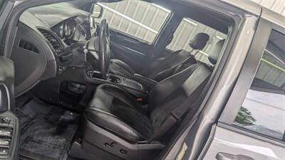 2016 Dodge Grand Caravan SXT Plus   - Photo 11 - Butler, PA 16001