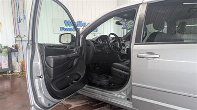 2016 Dodge Grand Caravan SXT Plus   - Photo 10 - Butler, PA 16001