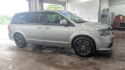 2016 Dodge Grand Caravan SXT Plus   - Photo 5 - Butler, PA 16001