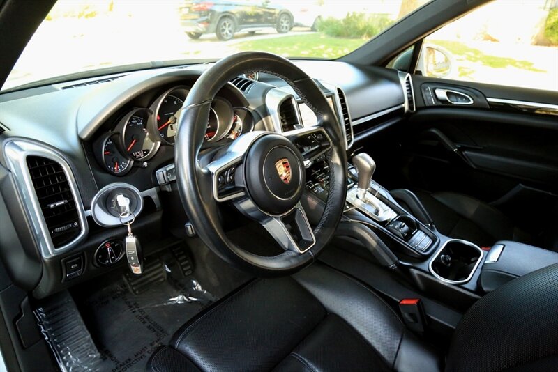 2017 Porsche Cayenne Platinum Edition photo 18