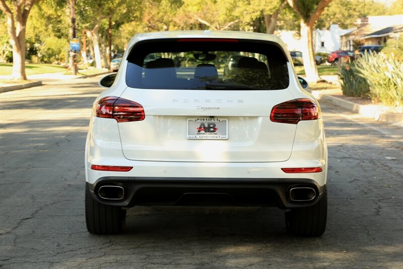 2017 Porsche Cayenne Platinum Edition photo 8