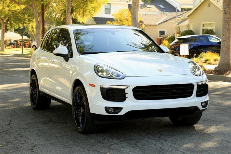 2017 Porsche Cayenne Platinum Edition photo 5