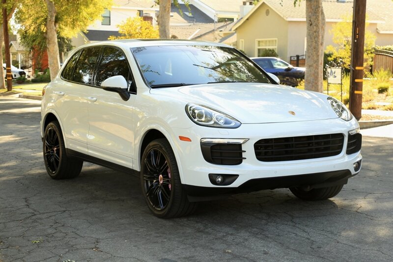 2017 Porsche Cayenne Platinum Edition photo 4