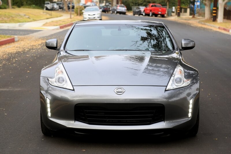 2017 Nissan 370Z Coupe Sport Tech photo 3