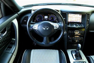 2017 INFINITI QX70 AWD Limited Edition w/Premium Package CLEAN TITLE   - Photo 19 - Pasadena, CA 91107