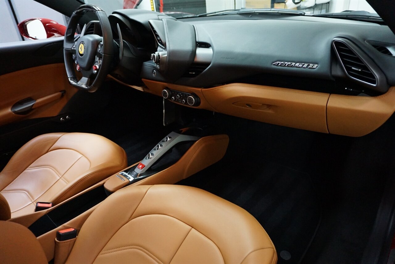 2019 Ferrari 488 GTB   - Photo 22 - Naples, FL 34104