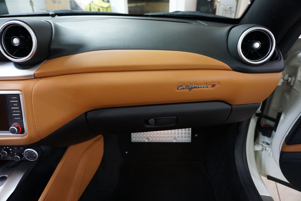 2017 Ferrari California T - Photo 20 - Naples, FL 34104