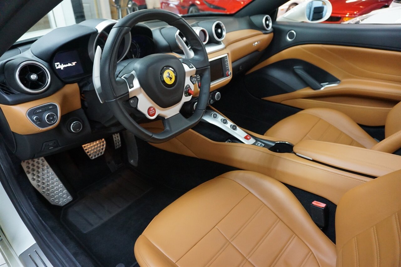 2017 Ferrari California T - Photo 2 - Naples, FL 34104