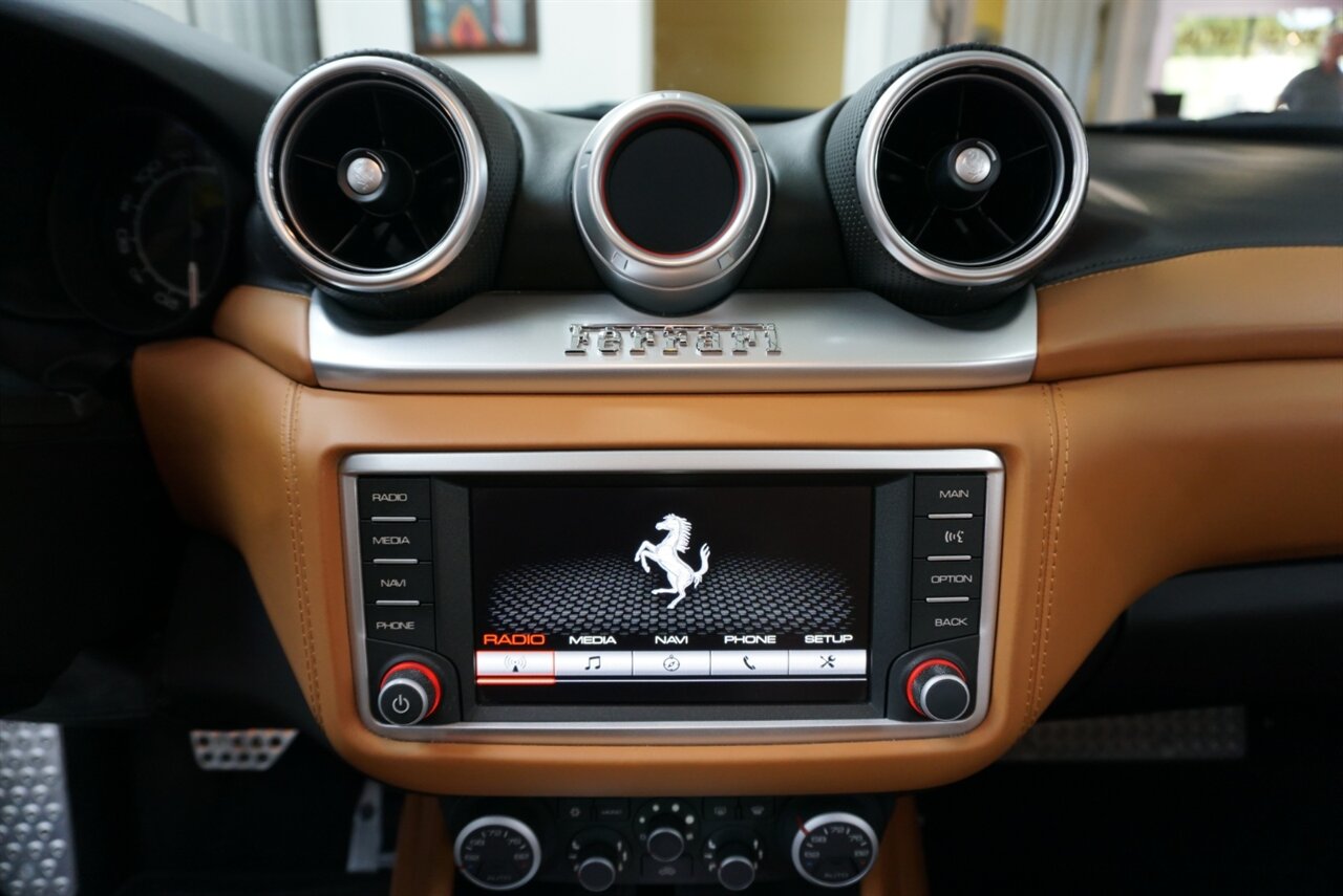 2017 Ferrari California T - Photo 14 - Naples, FL 34104