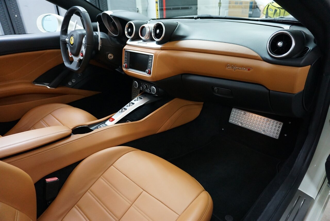2017 Ferrari California T - Photo 22 - Naples, FL 34104