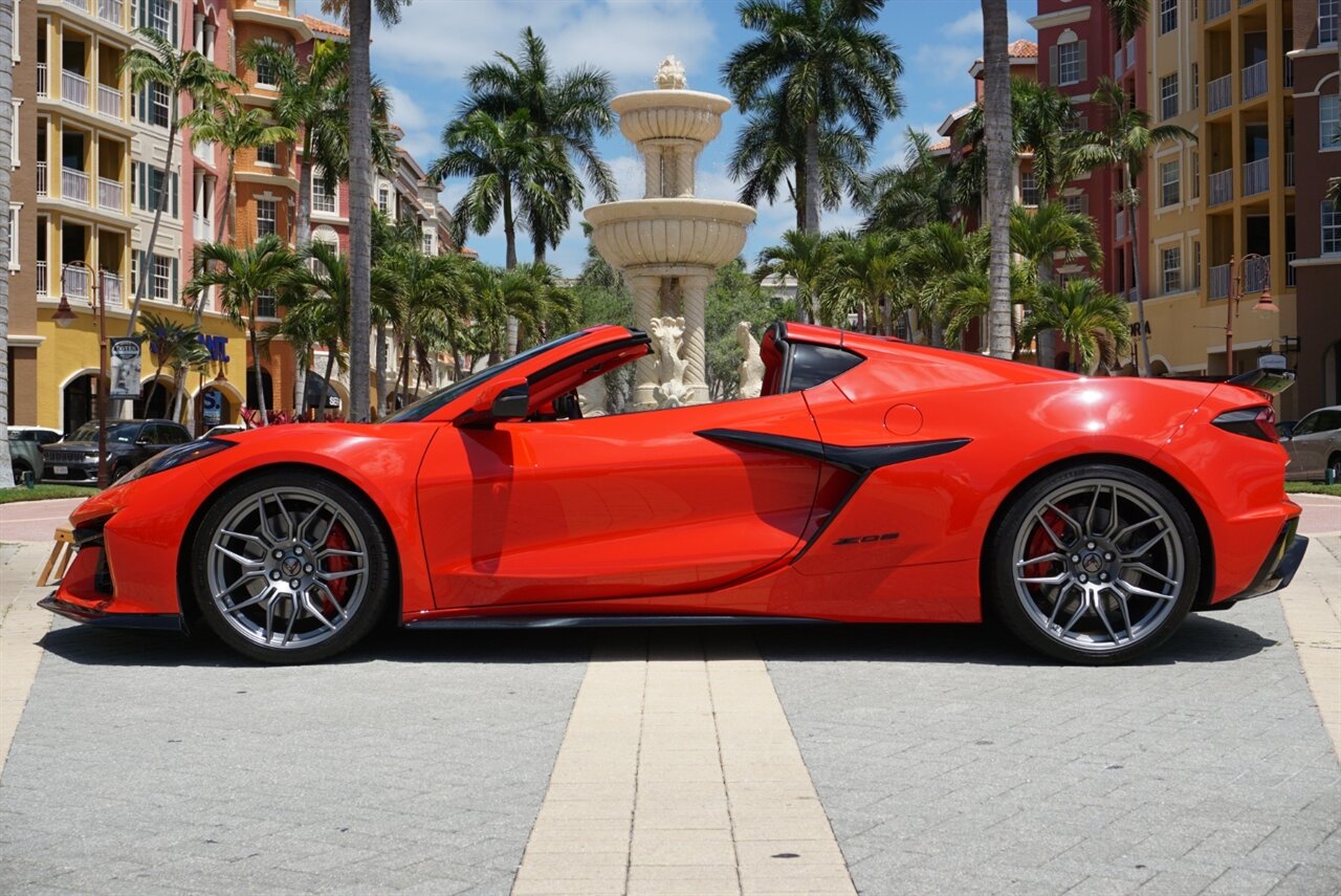 2024 Chevrolet Corvette Z06   - Photo 5 - Naples, FL 34104