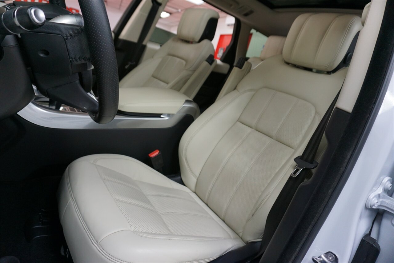 2019 Land Rover Range Rover Sport HSE   - Photo 11 - Naples, FL 34104