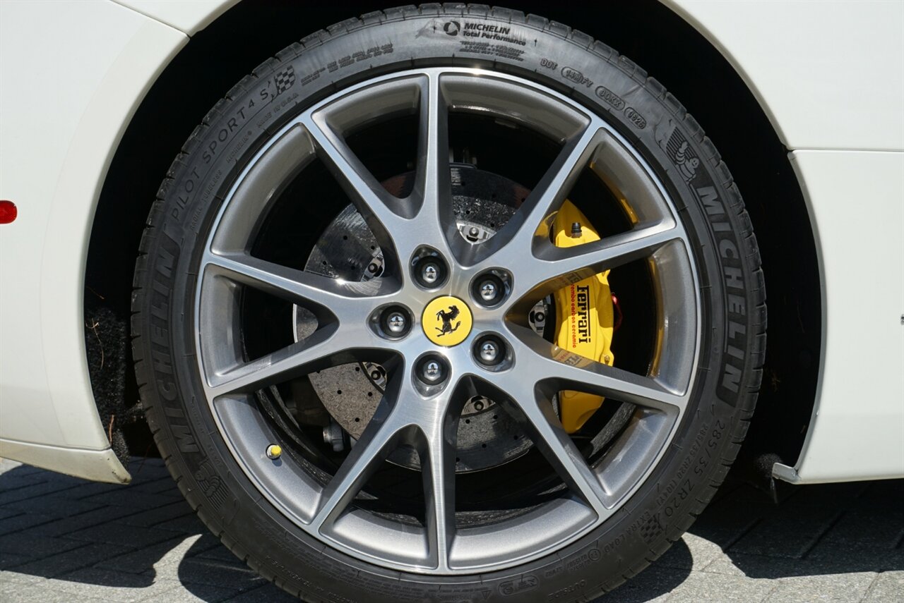 2014 Ferrari California   - Photo 28 - Naples, FL 34104
