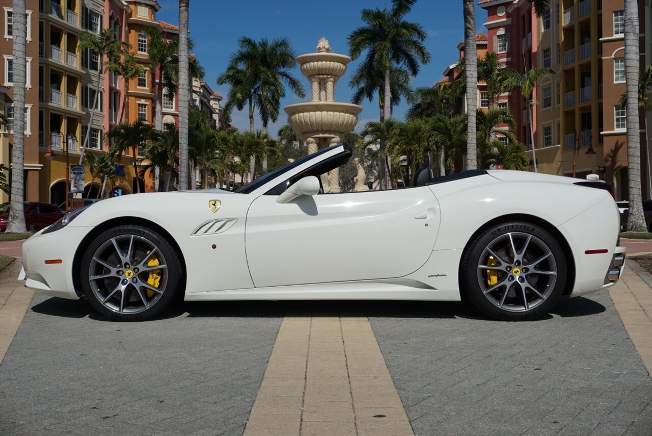 2014 Ferrari California   - Photo 5 - Naples, FL 34104