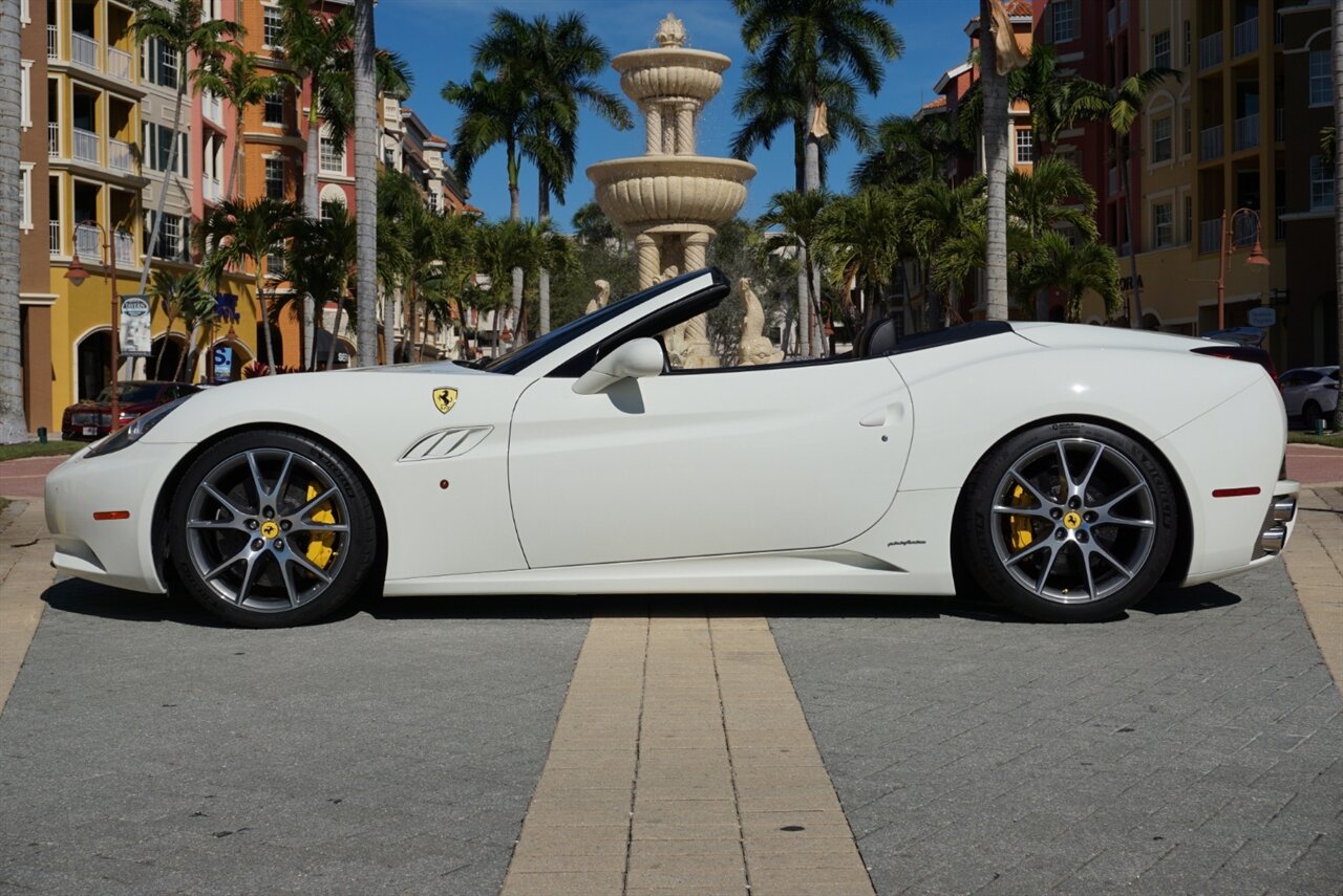 2014 Ferrari California   - Photo 5 - Naples, FL 34104