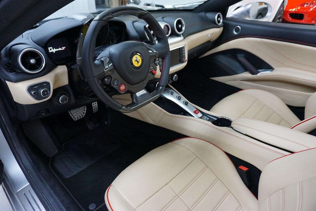 2015 Ferrari California T   - Photo 2 - Naples, FL 34104