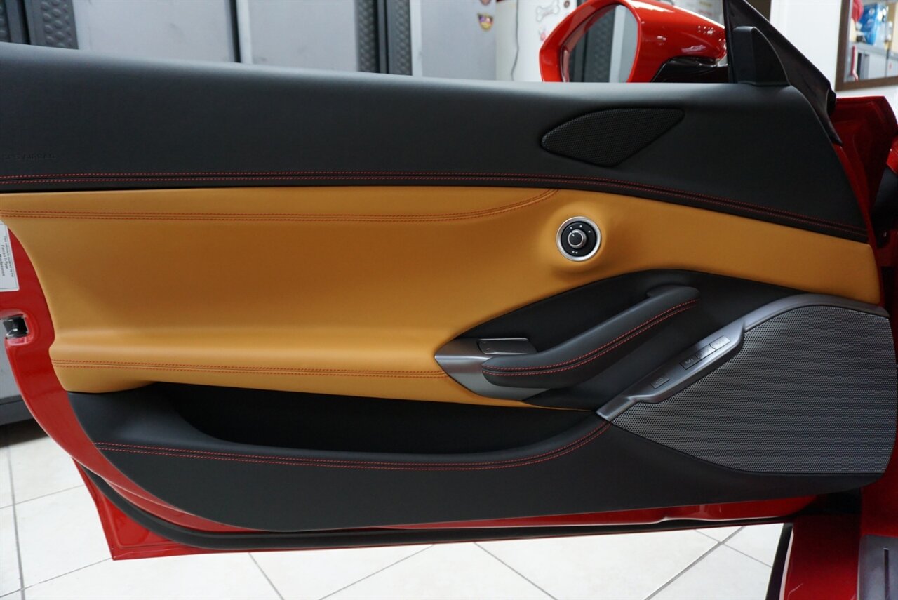2022 Ferrari Portofino M   - Photo 10 - Naples, FL 34104