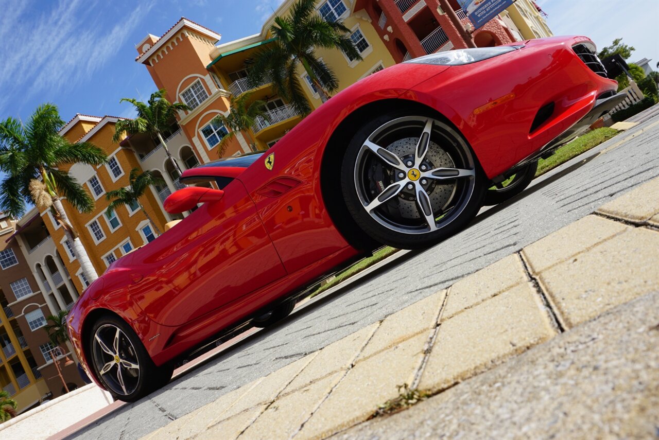 2014 Ferrari California   - Photo 39 - Naples, FL 34104