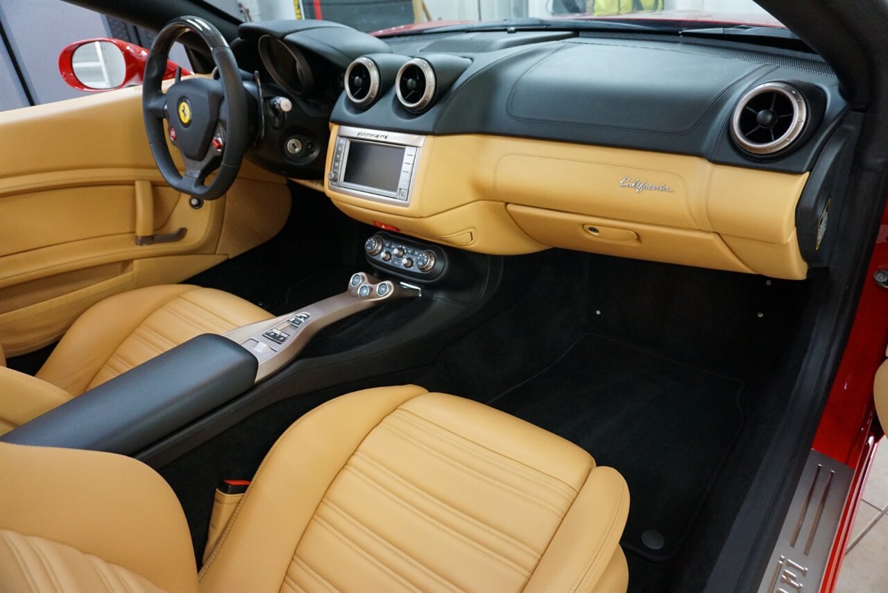 2014 Ferrari California   - Photo 23 - Naples, FL 34104