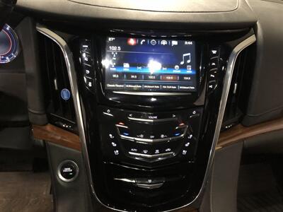 2017 Cadillac Escalade Premium Luxury   - Photo 13 - Saint Louis, MI 48880-9800