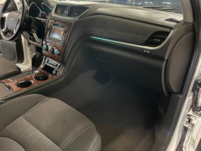 2014 Chevrolet Traverse LT   - Photo 21 - Saint Louis, MI 48880-9800